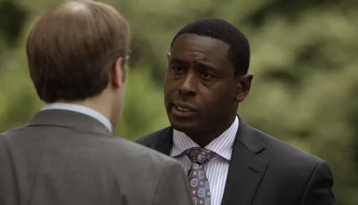 『HOMELAND』で、ブロディ夫妻が喧嘩中であることを述べるCIA幹部