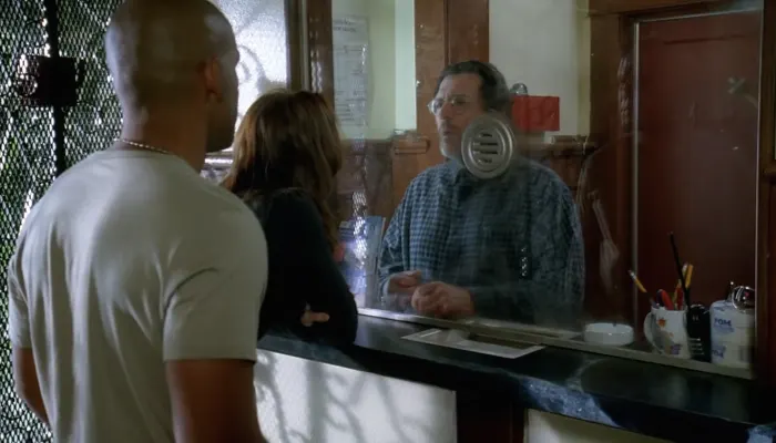 『プリズン・ブレイク』で、サラはグレチェンの行方を追う