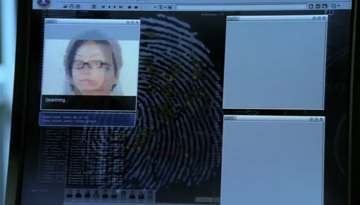 『NUMBERS 天才数学者の事件ファイル』で、Facebookの画像を使って顔認識を行うシンクレア