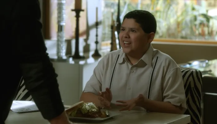 『モダン・ファミリー』で、ジェイの作ったサンドイッチが食べられないマニー