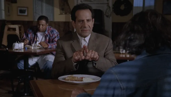 『名探偵モンク』で、料理同士が接触しているのを気にするモンク