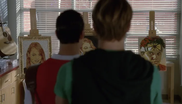 『glee/グリー』で、「guilty pleasure」のマカロニアートを明かすサム