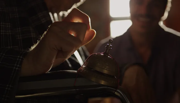 『ベター・コール・ソウル』で、サラマンカのヘクターおじいさんの車椅子にベルを取り付ける