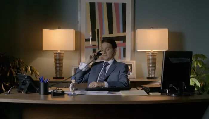 『コブラ会』で、ダニエルはミニモールを買収しようとする