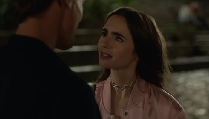 『エミリー、パリへ行く』で、フランス人男性からアメリカのpussyが好きと言われる