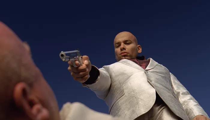 『ブレイキング・バッド』で、ハンクに銃を向ける暗殺者