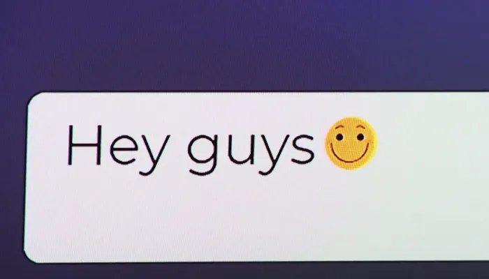 『The Circle アメリカ編』で、チャットの絵文字（emoji）