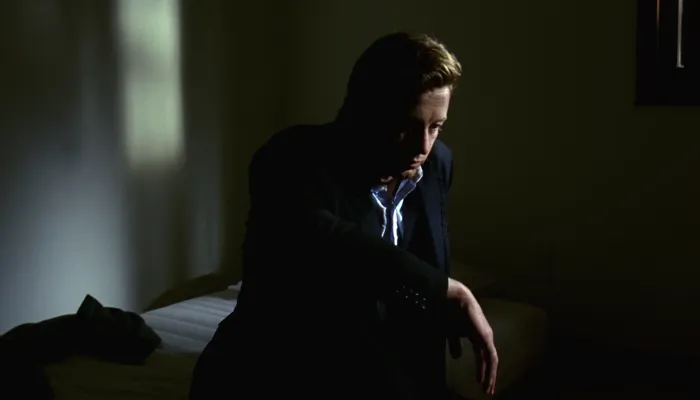 『メンタリスト』で、事件解決後ジェーンは自宅のマットレスで寝る、その壁にはレッド・ジョンのマーク