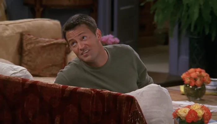 『フレンズ』で、チャンドラーはネクタイが無用の長物になると言う