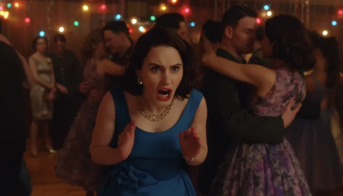 『マーベラス・ミセス・メイゼル』で、ミッジはパーティーで踊る