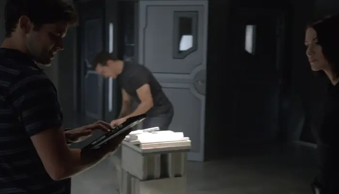 『スーパーガール』で、ウィン