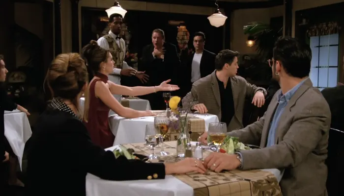 『フレンズ』で、ジョーイの食事中に客が喉を詰まらす