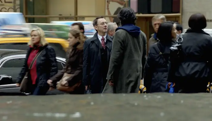 『PERSON of INTEREST 犯罪予知ユニット』で、フィンチとジョンは街角で話す