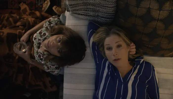 『デッド・トゥ・ミー ～さようならの裏に～』で、ジュディーとジェン