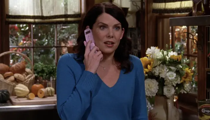 『ギルモア・ガールズ』で、電話するローレライ