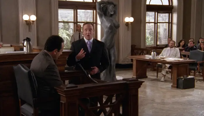 『名探偵モンク』で、参考人として裁判に出廷するモンク