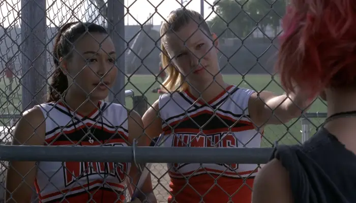 『glee/グリー』で、サンタナ、ブリタニー、クインは三銃士だったと述べる