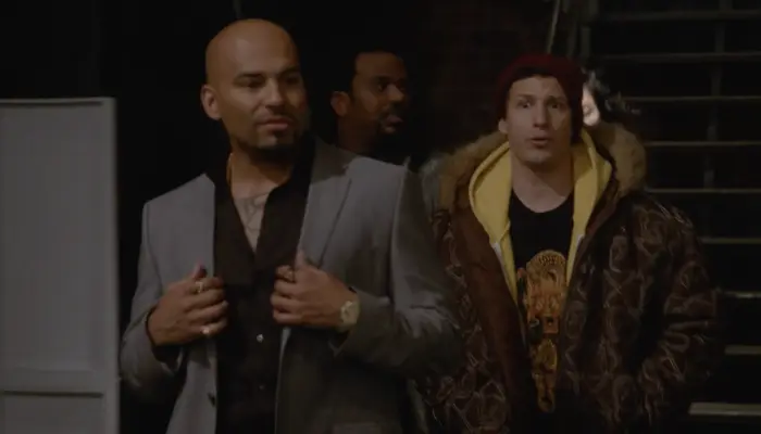 『ブルックリン・ナイン-ナイン』で、潜入捜査するジェイク