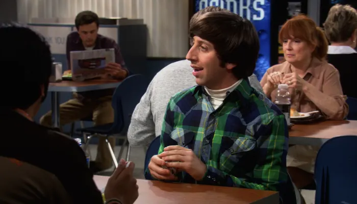 『ビッグバン★セオリー』で、カードトリックをするハワード