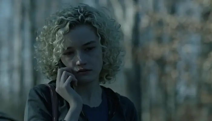 『オザークへようこそ』で、コレクトコールを受けるルース