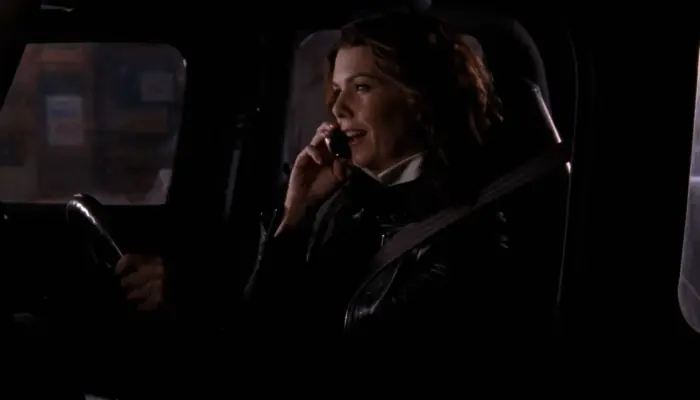 『ギルモア・ガールズ』で、車を運転するローレライ
