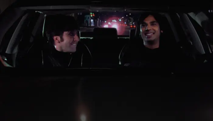 『ビッグバン★セオリー』で、車の中のラジとハワード