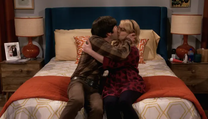 『ビッグバン★セオリー』で、ハワードとバーナデットは「bring it in」で抱き合ってキス