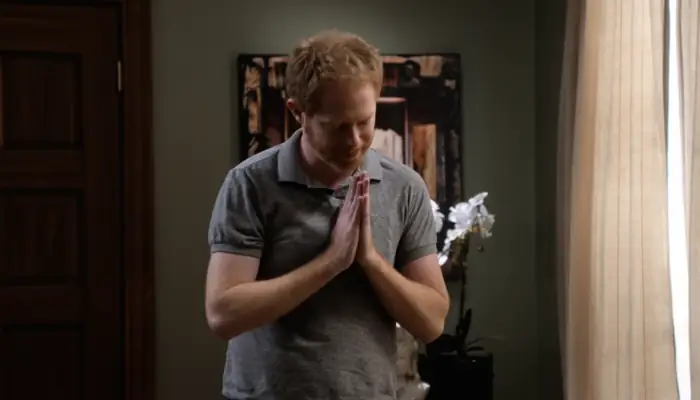 『モダン・ファミリー』で、ナマステ挨拶するミッチェル