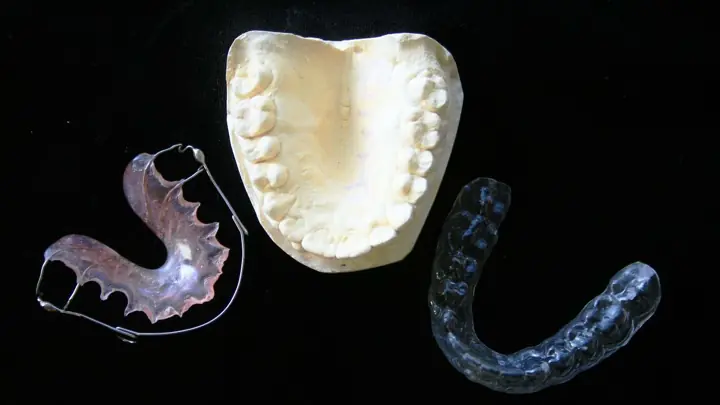 歯医者で使う歯型取りの印象材、ブレース