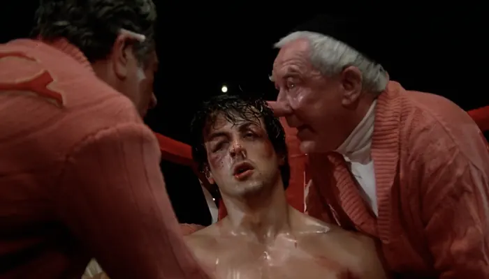 映画『ロッキー』で、最終ラウンド前のロッキーとミッキー