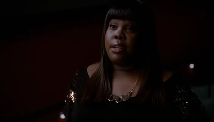 『glee/グリー』で、メルセデスはライダーと話す