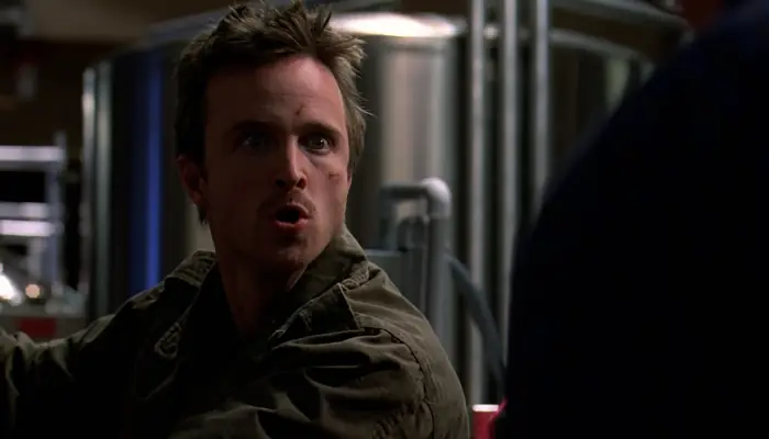 『ブレイキング・バッド』で、ジェシーはウォルターの顔のハエを不意打ちで殴る