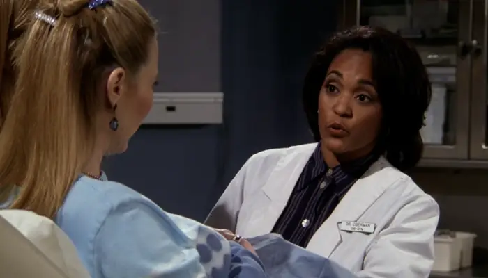 『フレンズ』で、フィービーは医者に三つ子を生む苦しさを訴える