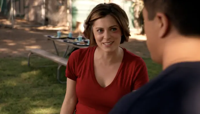 『クレイジー・エックス・ガールフレンド』で、怪我をしたレベッカとジョシュ